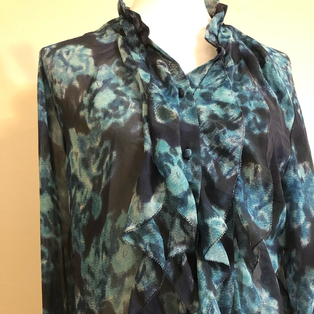 Dialogue Abstract Print Lightweight Ruffle Top - Picture 4 of 12